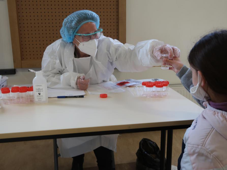 Premiers Tests Salivaires Dans Une Ecole De Soissons Une Technique Rapide Et Pas Traumatisante Premiers Tests Salivaires Dans Une Ecole De Soissons Une Technique Rapide Et Pas Traumatisante