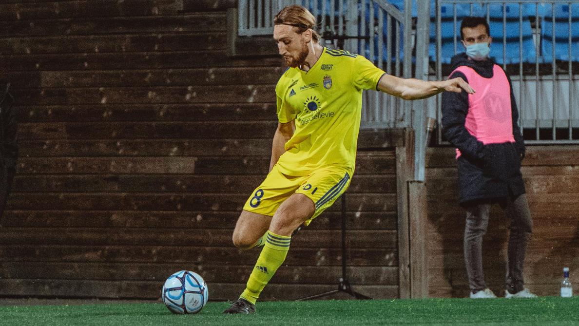 Football Ligue 2 Victor Lobry Et Pau Ont Encore Deux Cartes A Jouer