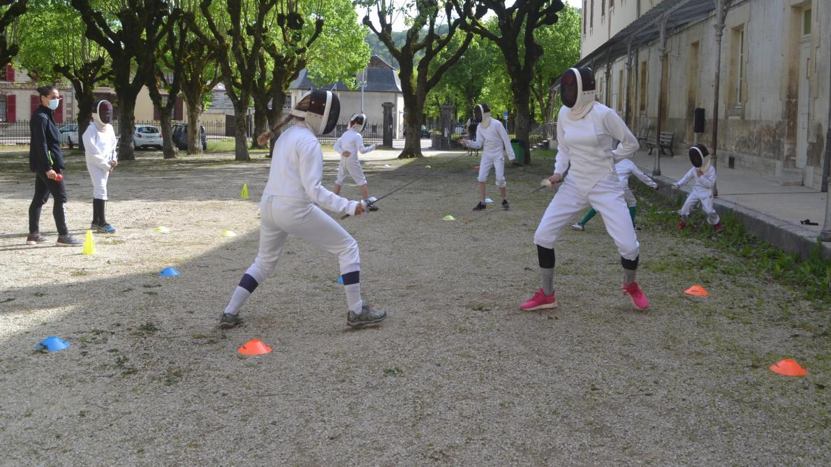 Photos A Bar Sur Aube Les Plus Jeunes Escrimeurs Ont Pu Reprendre A L Air Libre