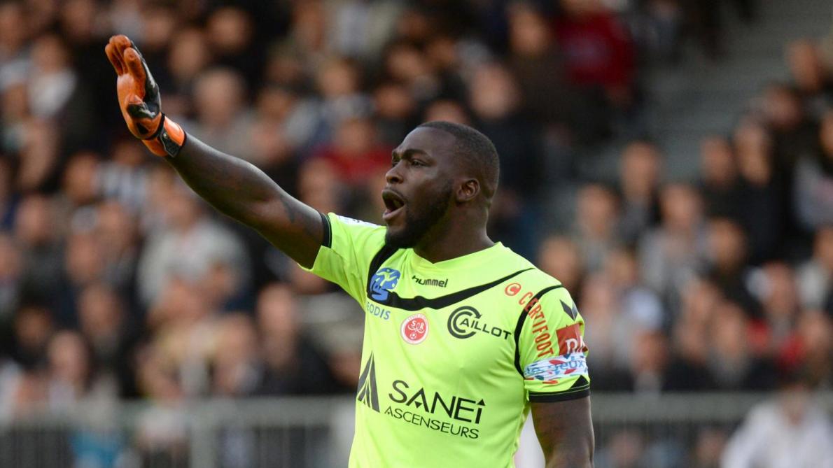 Football Ligue 2 Johny Placide Ex Stade De Reims S Engage Au Sporting Club De Bastia