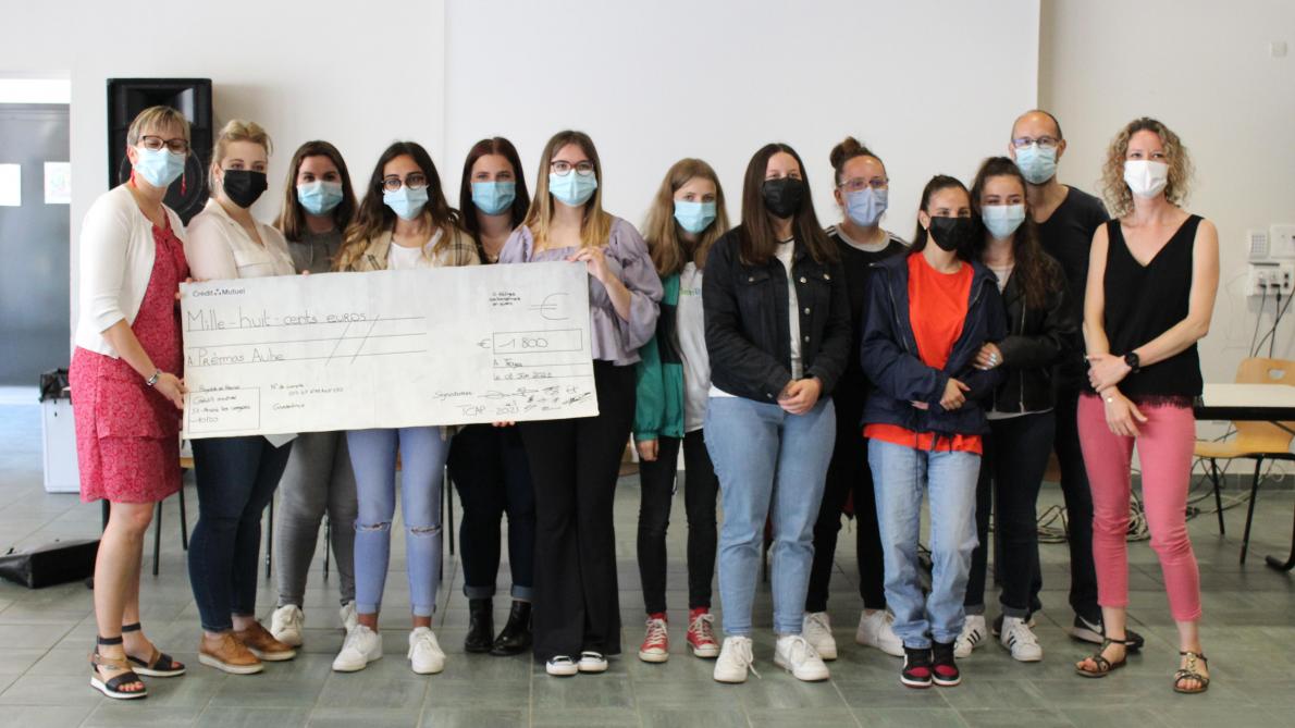 Des lycéens de MariedeChampagne à Troyes, font un don de 1 800€ pour