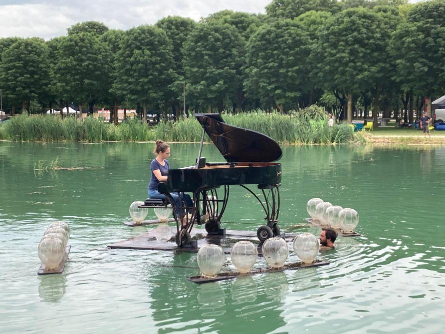 VIDÉO. Un piano sur l’eau au Grand jard de Châlons