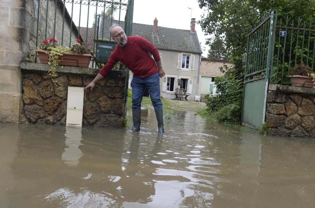 Video A Crugny Apres Les Inondations L Heure Est Au Nettoyage