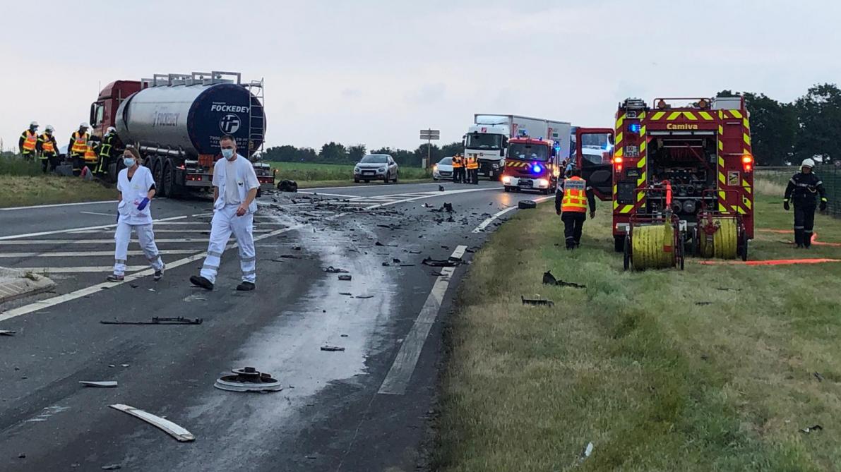 Somme Quatre Morts Lors D Une Collision Entre Une Voiture Et Un Poids Lourd A Roye