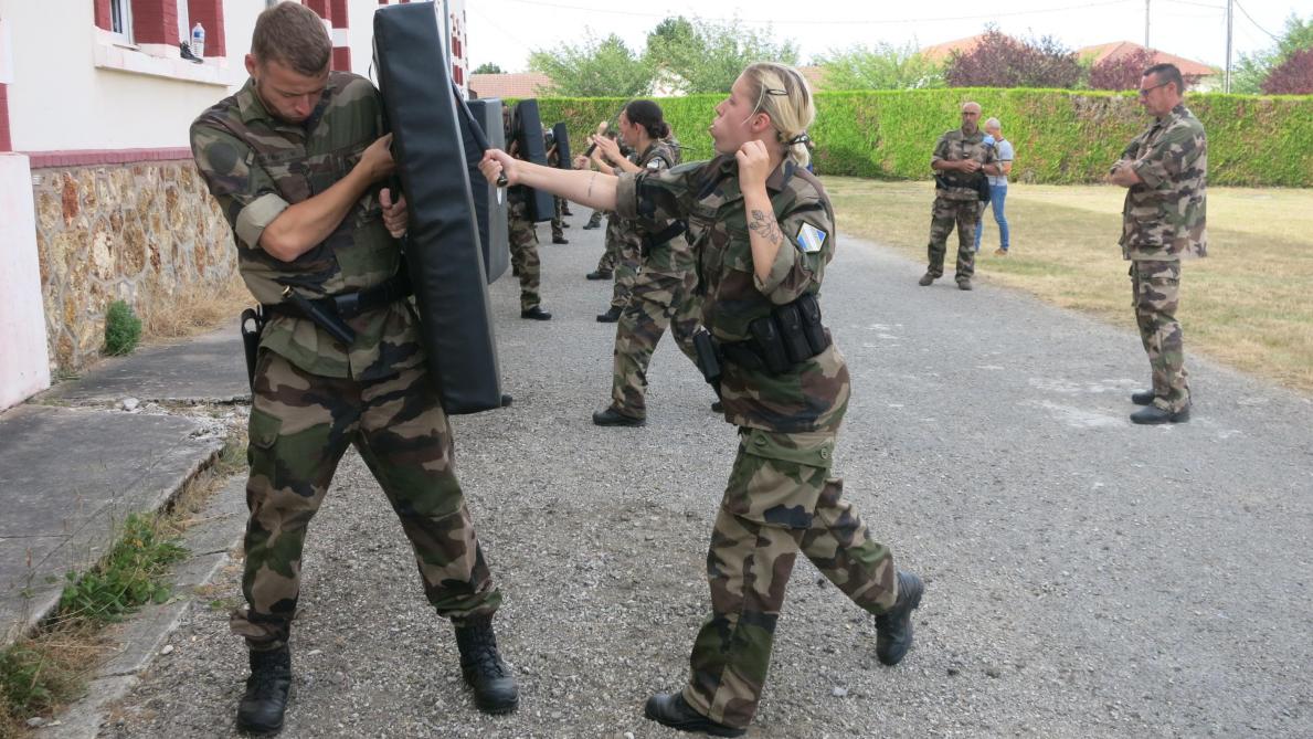 Les futurs gendarmes réservistes en formation sur le camp militaire de Suippes
