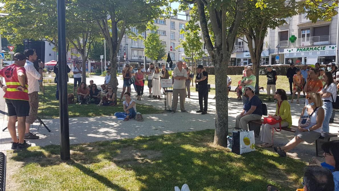 Aisne Polemique Autour D Une Photo Montrant Le Responsable Cgt Sante Au Cote D Un Leader Rn