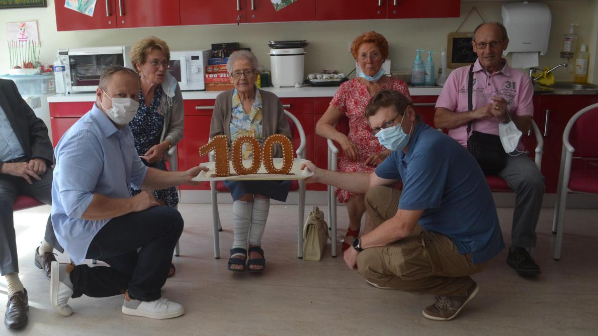 Marguerite Cochard A Fete Ses 100 Ans A La Maison De Retraite Du Centre Hospitalier Saint Nicolas De Bar Sur Aube