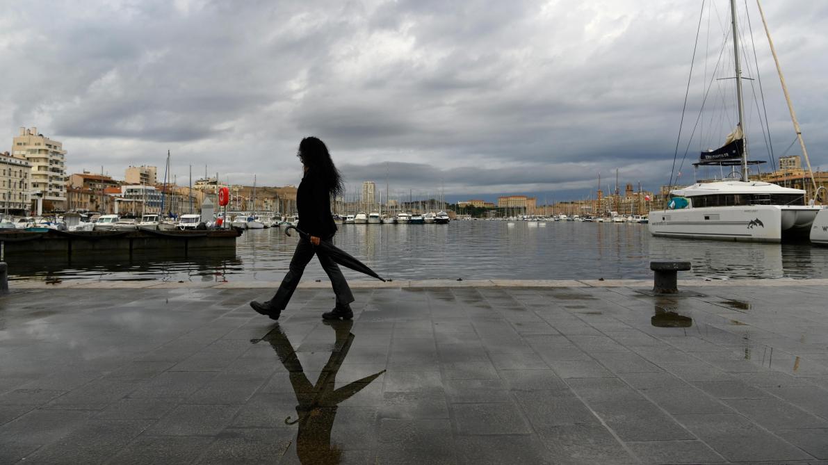 intemperies des rivieres de dechets a marseille l alerte orange levee dans le sud est