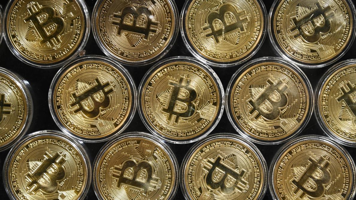 Tout savoir sur le bitcoin, la reine des cryptomonnaies, à son plus haut  historique