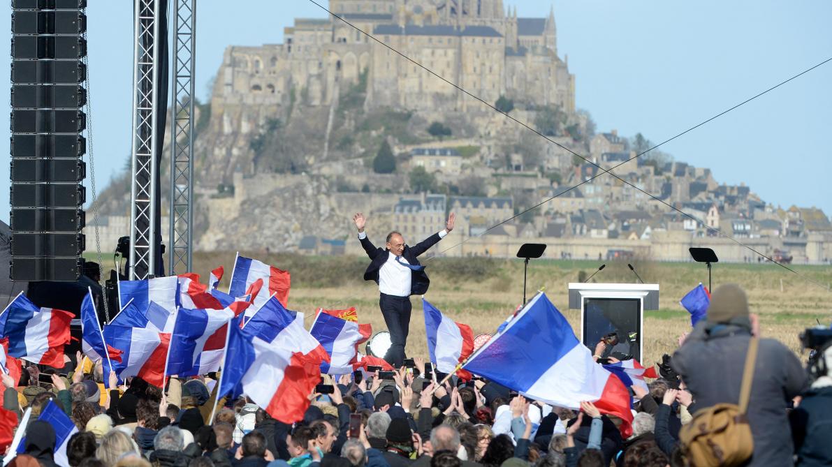 Кандидат в президенты Эрик Земмур (Éric Zemmour) провел предвыборный митинг.