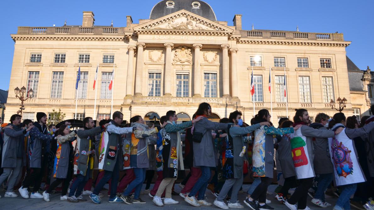 PHOTOS et VIDÉO. Les élèves des Arts et Métiers ont défilé à ChâlonsenChampagne
