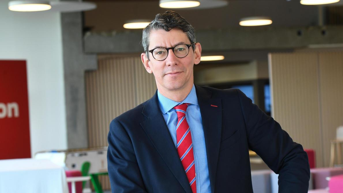 Interview de David Chatillon, nouveau président de l'union des maisons de  Champagne