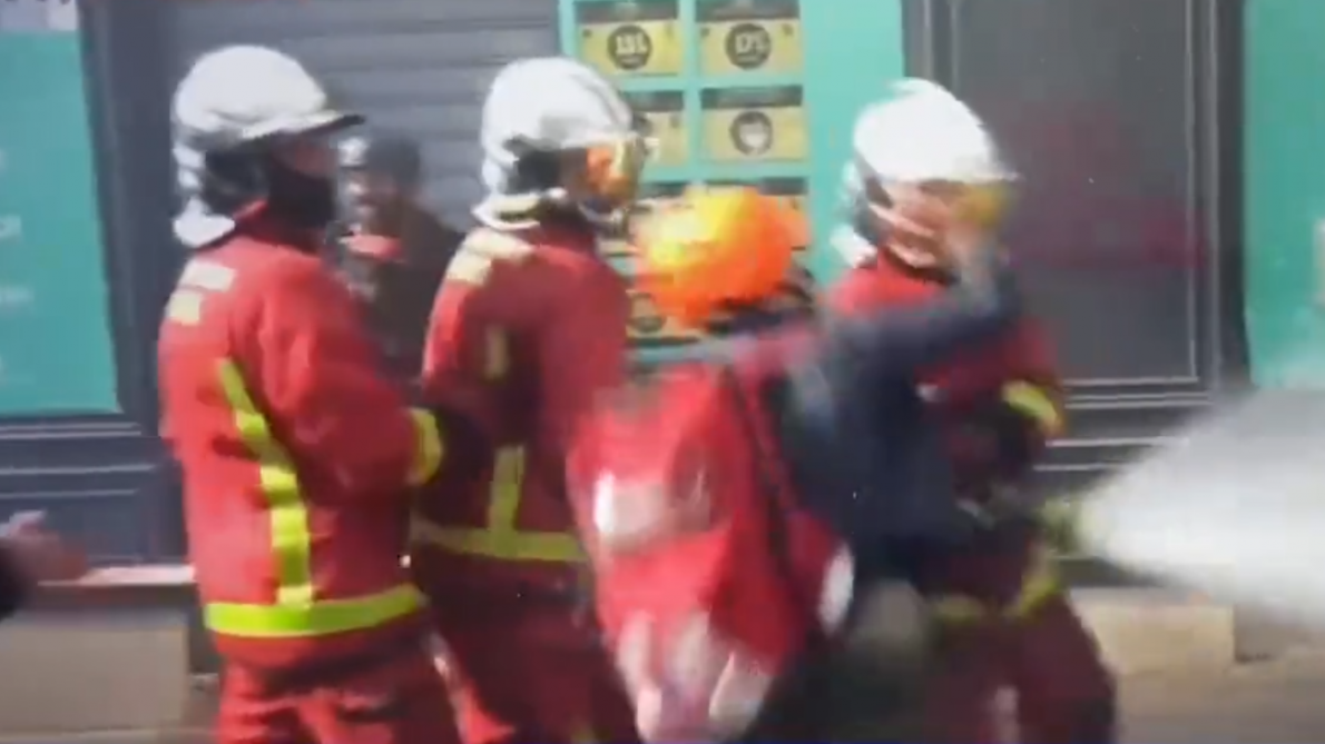 Qui Est La Femme Qui A Agresse Un Pompier Pompier frappé en marge de la manifestation du 1er Mai: on en sait plus sur  la femme qui l'a agressé