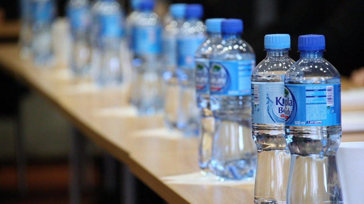 78% des bouteilles d'eau contiendraient des microparticules plastiques