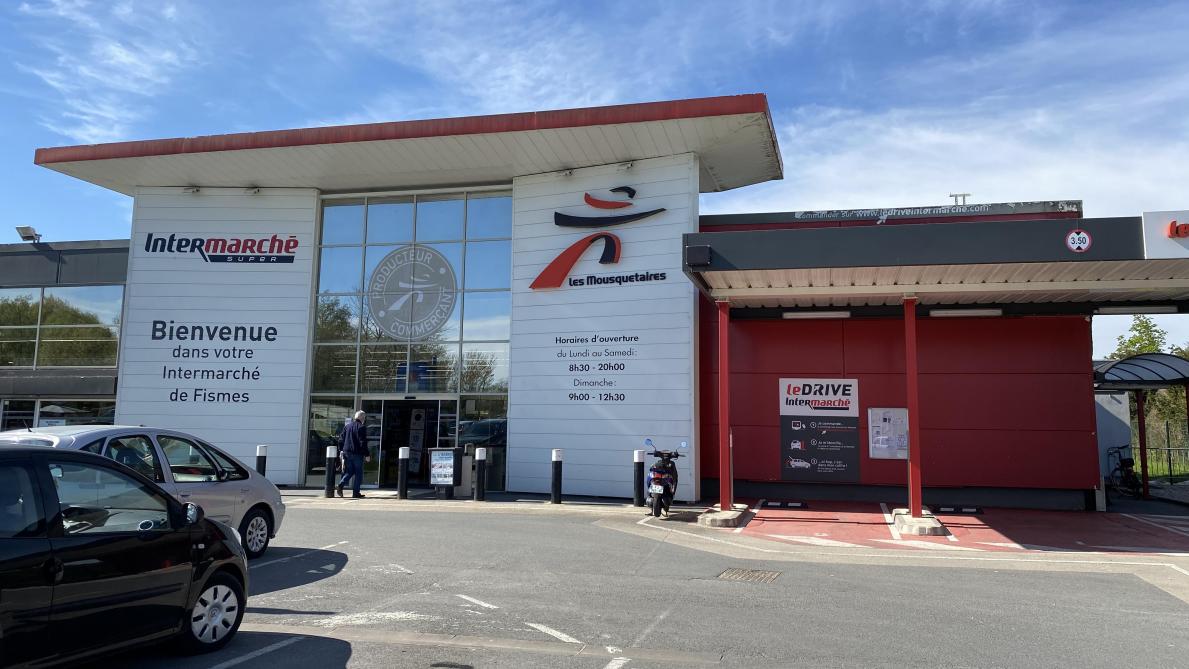 Il filme sous les jupes des femmes dans pic