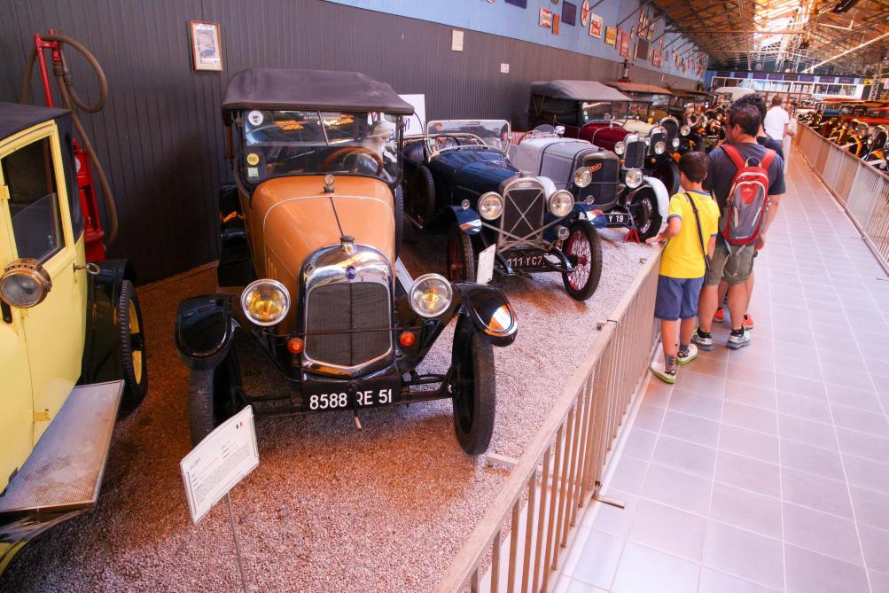 Deux voitures à pédales détonantes au Musée Automobile de Reims