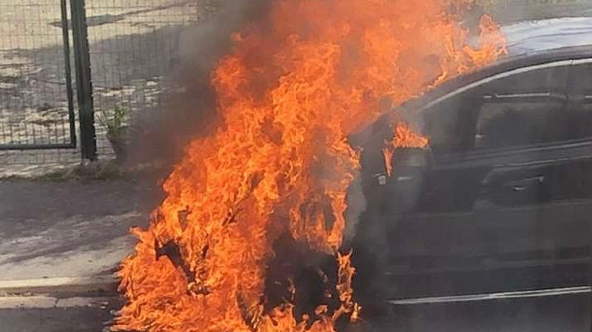 Haybes : une voiture s'enflamme rue Saint-Louis