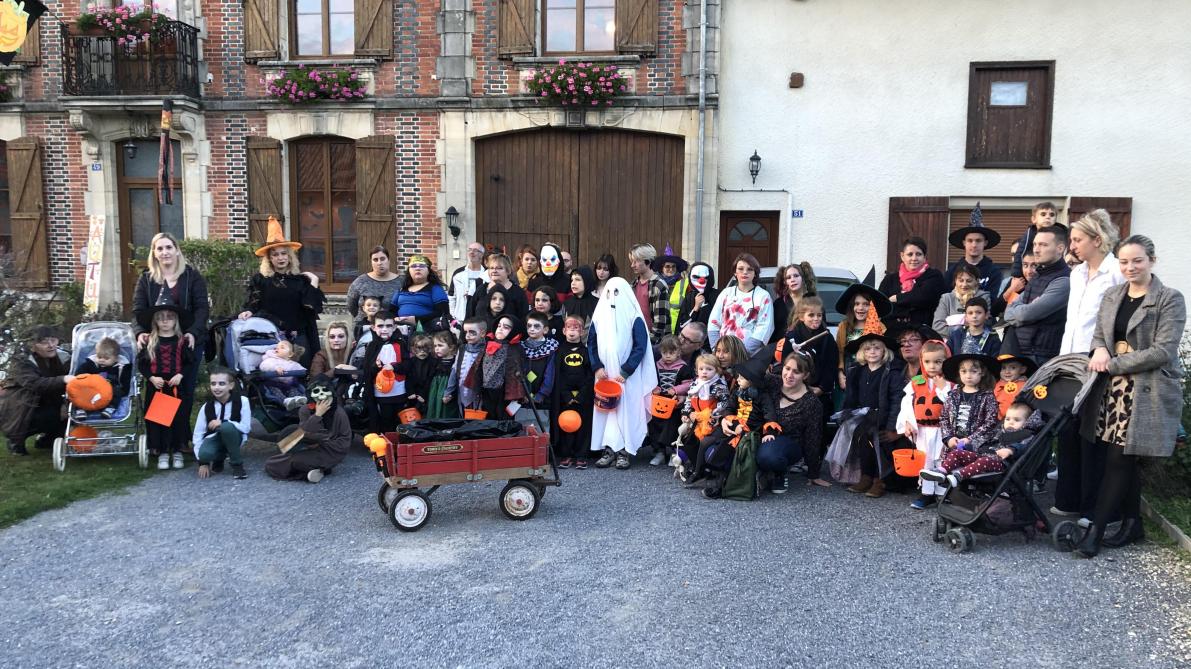 À Verrières, le défilé d’Halloween continue d’attirer du monde