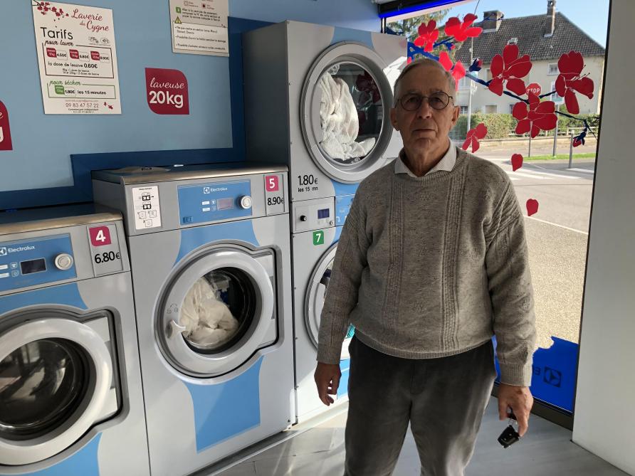 Daniel Thibord's laundry uses one cubic meter of water per day.