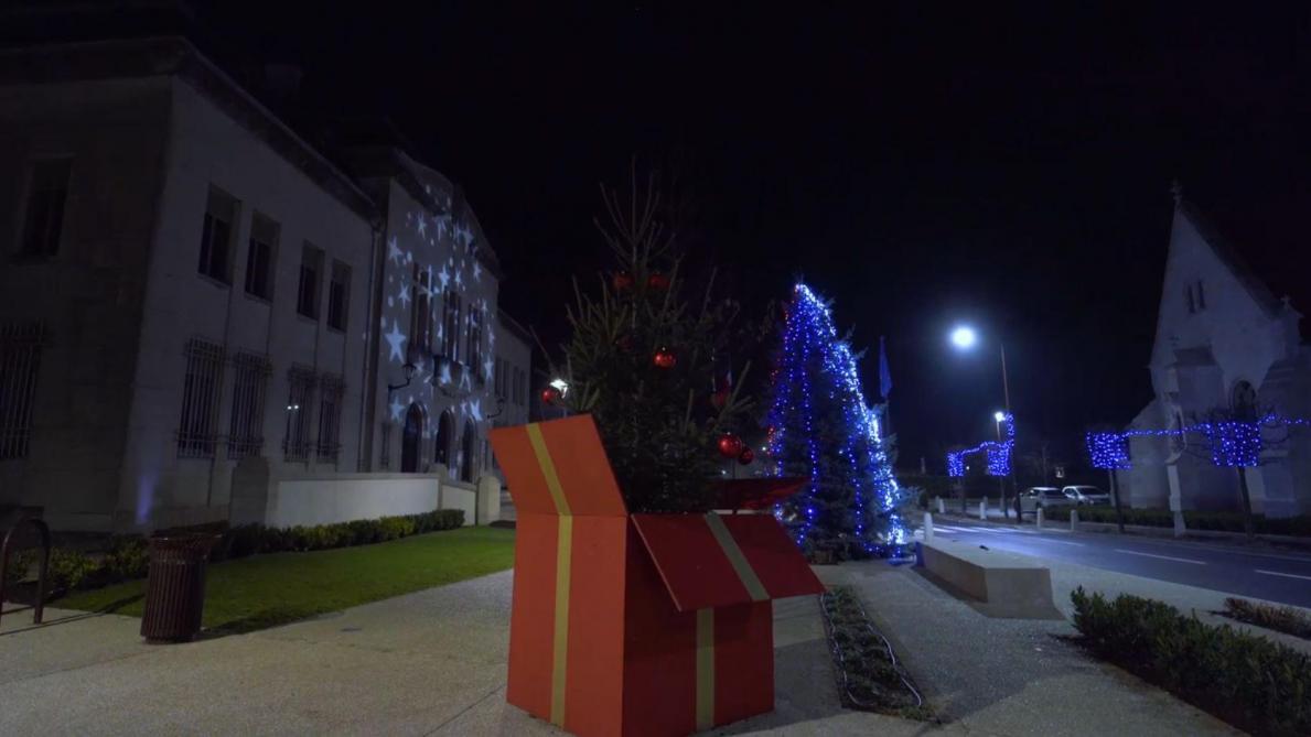 Dès demain et jusqu’au 6 janvier prochain, les illuminations de Noël seront éteinte à 22 h. Seul, l’Hôtel de ville restera éclairé toute la nuit.