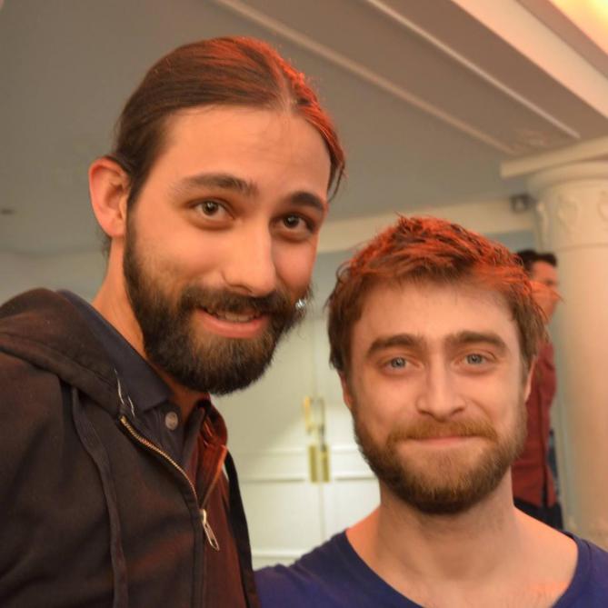 Corentin Faniel avec le comédien Dan Radcliffe, quelques années après avoir été Harry Potter.