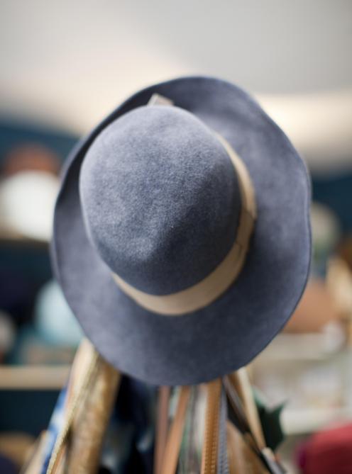 Un joli chapeau façonné par les mains de Nathalie Génin