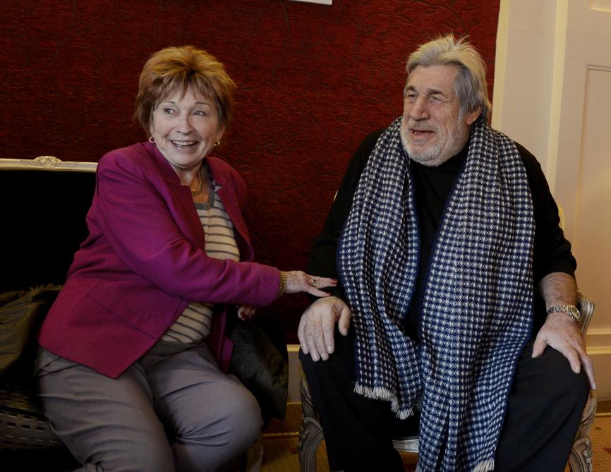 Marion Game avec Jean-Pierre Castaldi, sur scène à ses côtés dans Aux frais de la princesse.