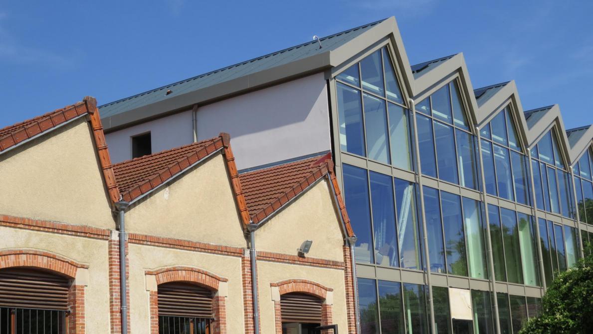 Usine Le Coq Sportif Romilly Le Coq Sportif A Romilly Sur Seine Le - Main Image