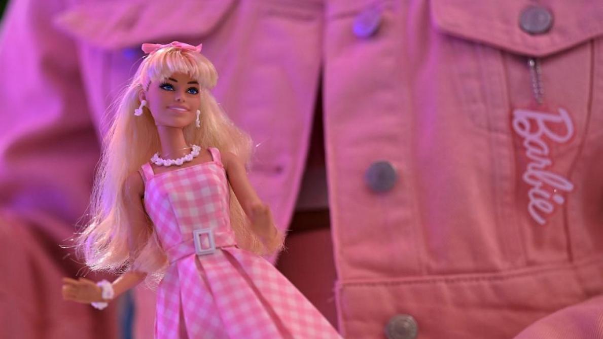 Poupée Barbie : à 56 ans, elle aurait besoin d'un lifting 