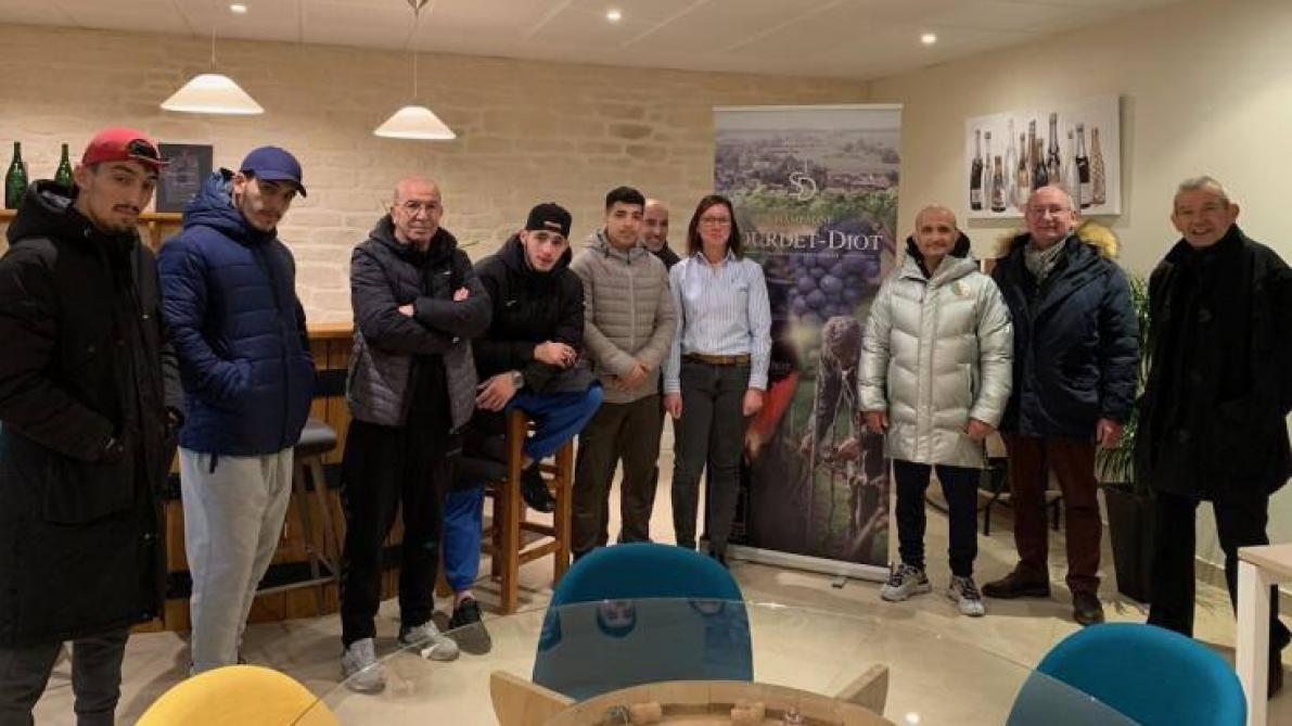 Les judokas de l&rsquo;&eacute;quipe d&rsquo;Alg&eacute;rie en visite chez une viticultrice &agrave; Vall&eacute;es-en-Champagne