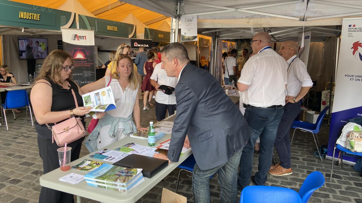 Un Prometteur Deuxi me Village Du Recrutement Mercredi Sur La Place Ducale un-prometteur-deuxi-me-village-du-recrutement-mercredi-sur-la-place-ducale