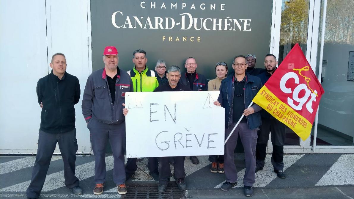 Production au ralenti à Canard-Duchêne, près de Reims, des salariés mécontents des propositions salariales de leur direction