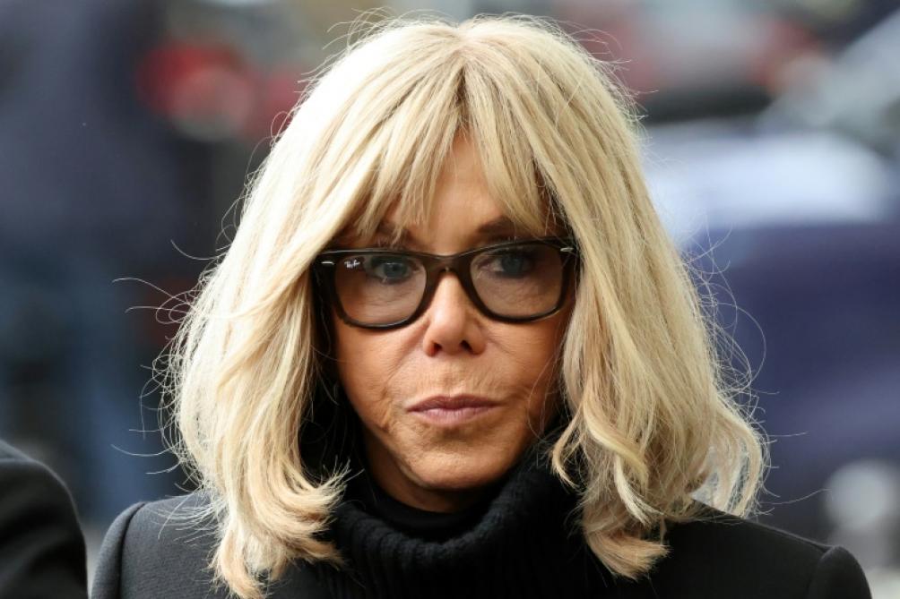 Sales connes": les propos de Brigitte Macron ne passent pas