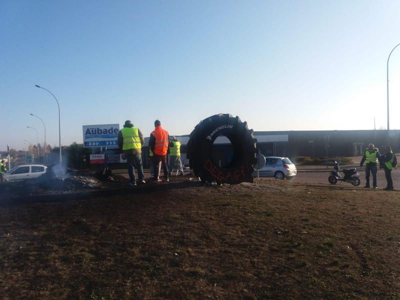 Les Gilets Jaunes Encore Mobilisés Dans Laube Dimanche