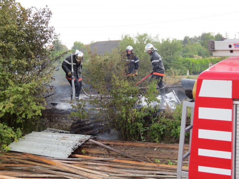 Le Train Passe La Maison Brule