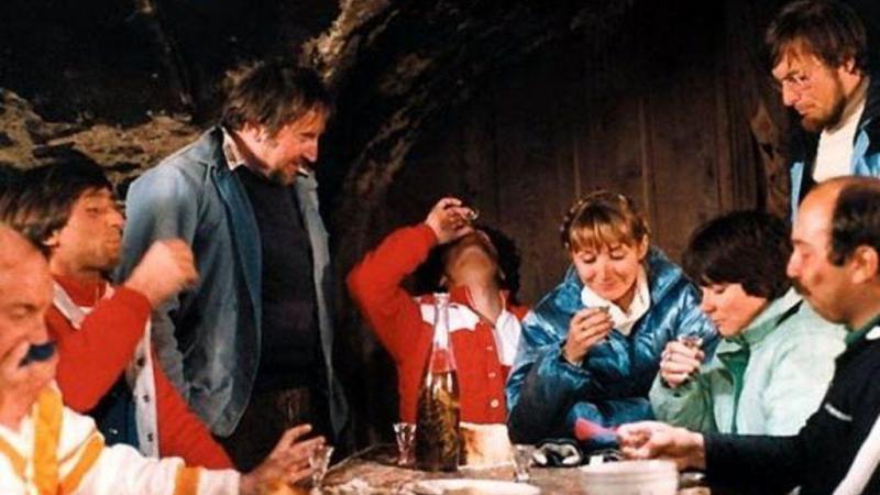 Résultat de recherche d'images pour "trinquer dans les bronzés font du ski"