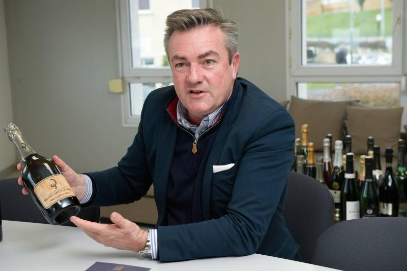 Photos A L Imprimerie L Effervescence Le Code De L Etiquette Est Respecte A La Lettre