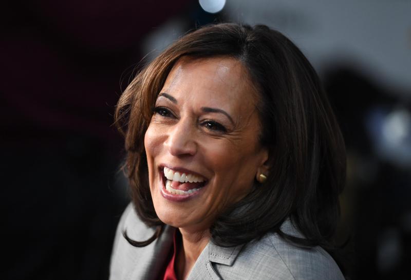 Kamala Harris : « Je suis honorée de le rejoindre en tant que candidate désignée par notre parti pour être vice-présidente, et faire ce qu’il faudra pour qu’il devienne notre commandant en chef. »