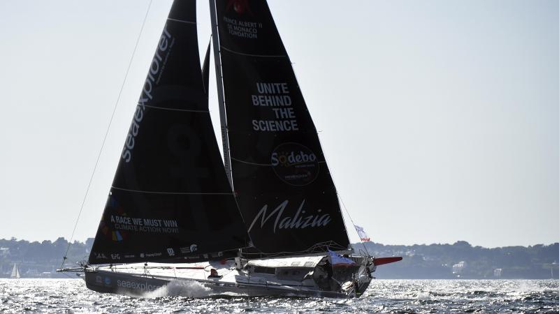 Herrmann En Lice Pour La Victoire A Heurte Un Bateau De Peche