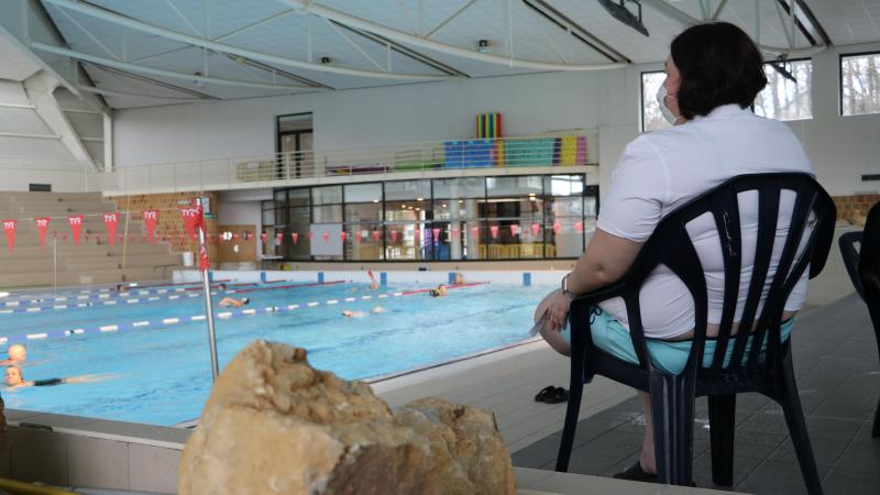 video a charleville mezieres la piscine bernard albin est ouverte a un public reduit