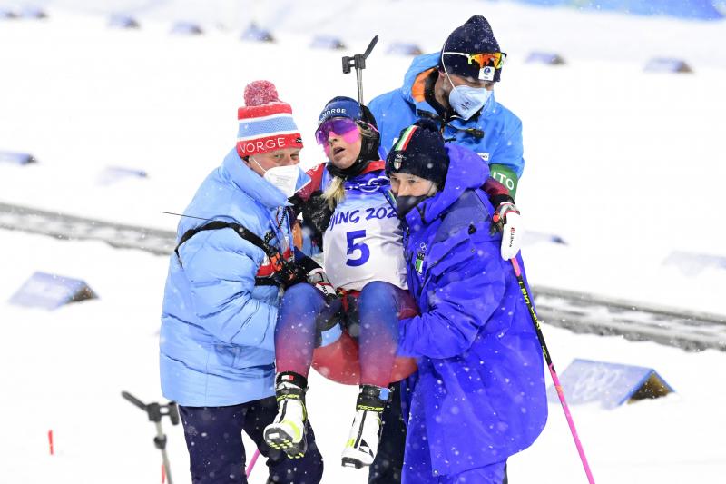 Under kvinneforfølgelsen denne søndagen 13. februar følte den norske skiskytteren Ingrid Landmark Tandrevold seg dårlig få sekunder etter å ha passert målstreken.