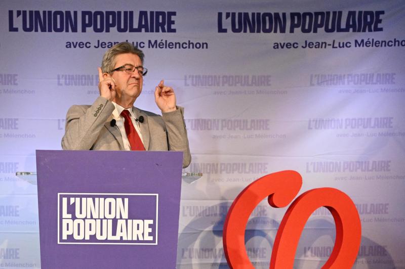 On the evening of the first round, Jean-Luc Mélenchon, in front of his supporters gathered at the Cirque d'hiver, repeated several times that no vote should go to Marine Le Pen.
