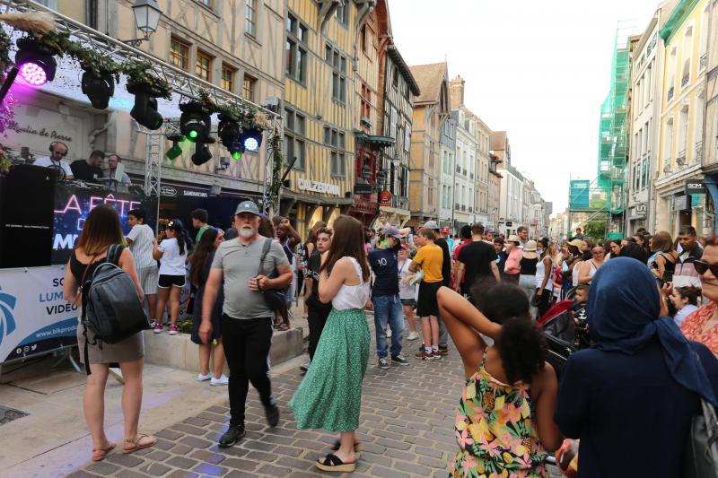 Des personnes mal intentionnées ont profité de la foule pour « piquer » des passants, lors de la Fête de la musique, à Troyes.