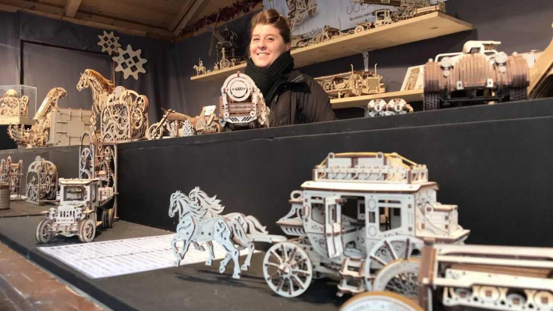 Des puzzles mécaniques en bois en 3D au marché de Noël de Reims