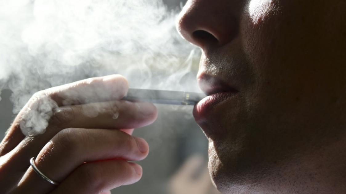 elfbar nachfüll pod läuft aus Marlboro maker Altria boosts e-cigarette brand