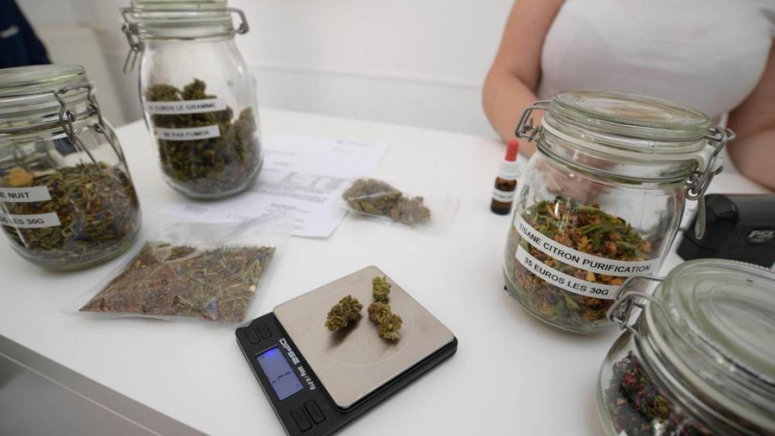 La cour d’appel de Reims a confirmé hier la relaxe de deux vendeurs rémois de «
cannabis light
».