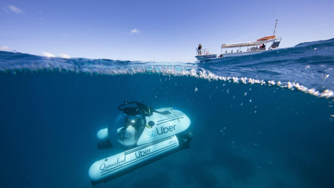 Uber propose de louer un sous-marin pour découvrir la grande barrière de corail.