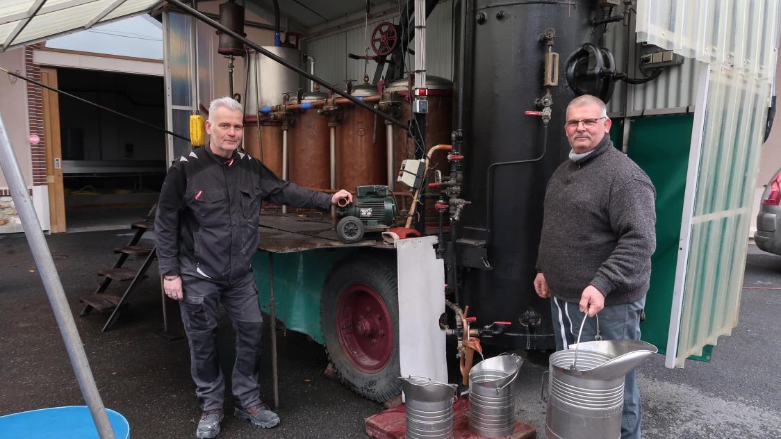 VIDEO. Distillateur ambulant, l'ardennais Jean-Henri Fontaine transforme le  vin en eau de vie