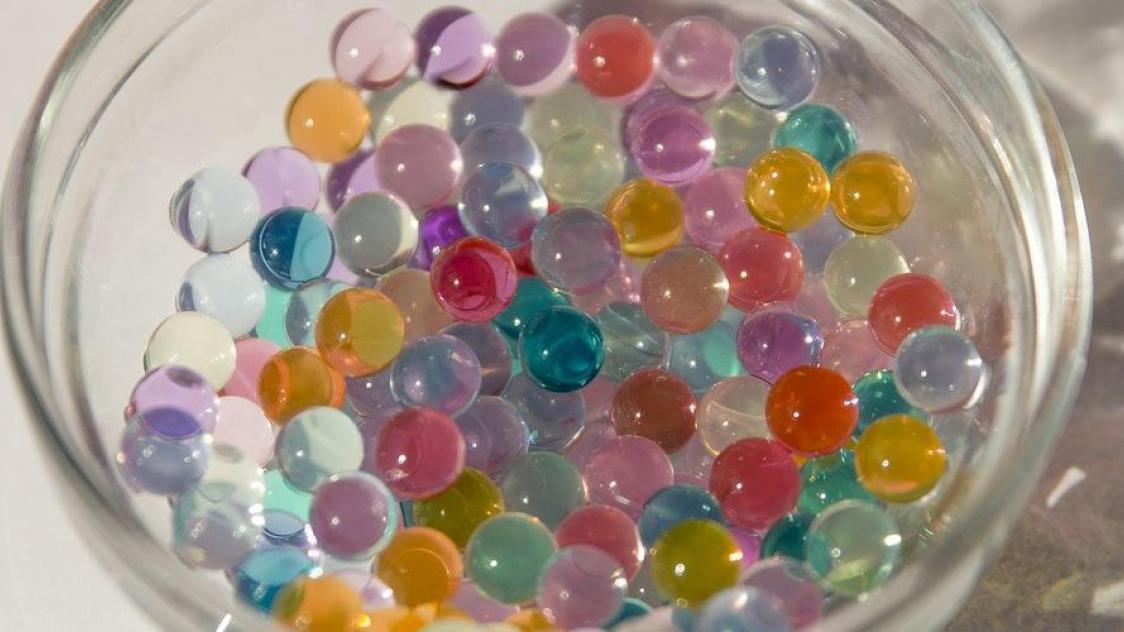 Parents, attention aux perles d'eau décoratives ou ludiques, très  dangereuses pour les enfants