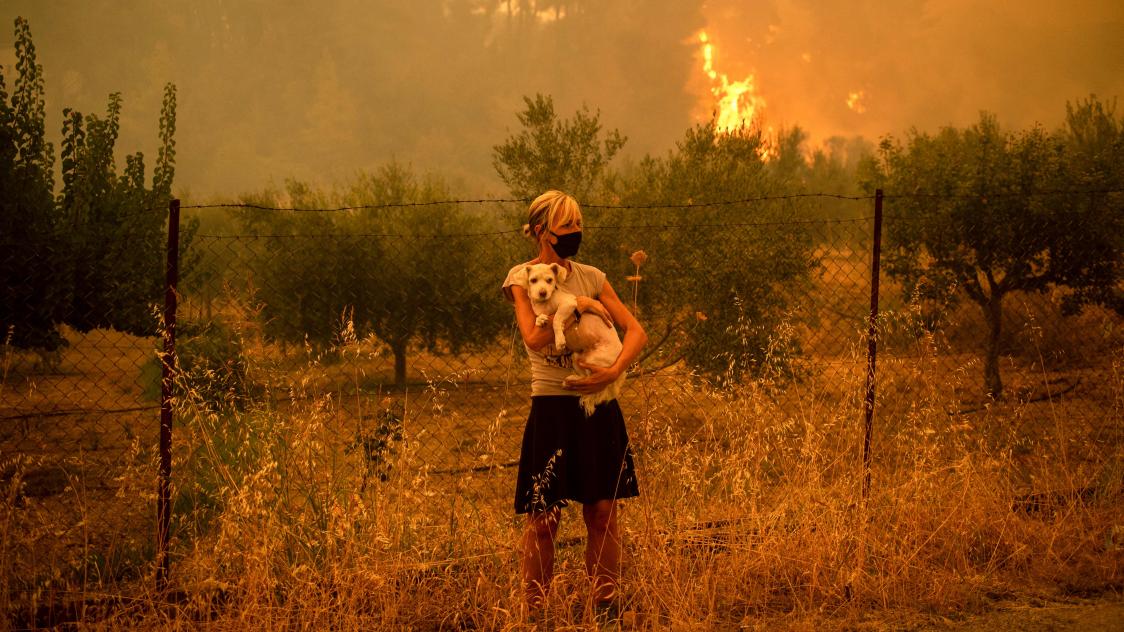 Les catastrophes se multiplient, comme en ce moment les incendies spectaculaires en Grèce.